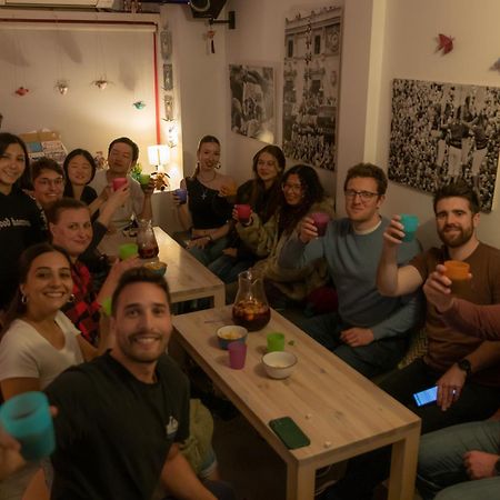 Itaca Hostel Барселона Екстериор снимка
