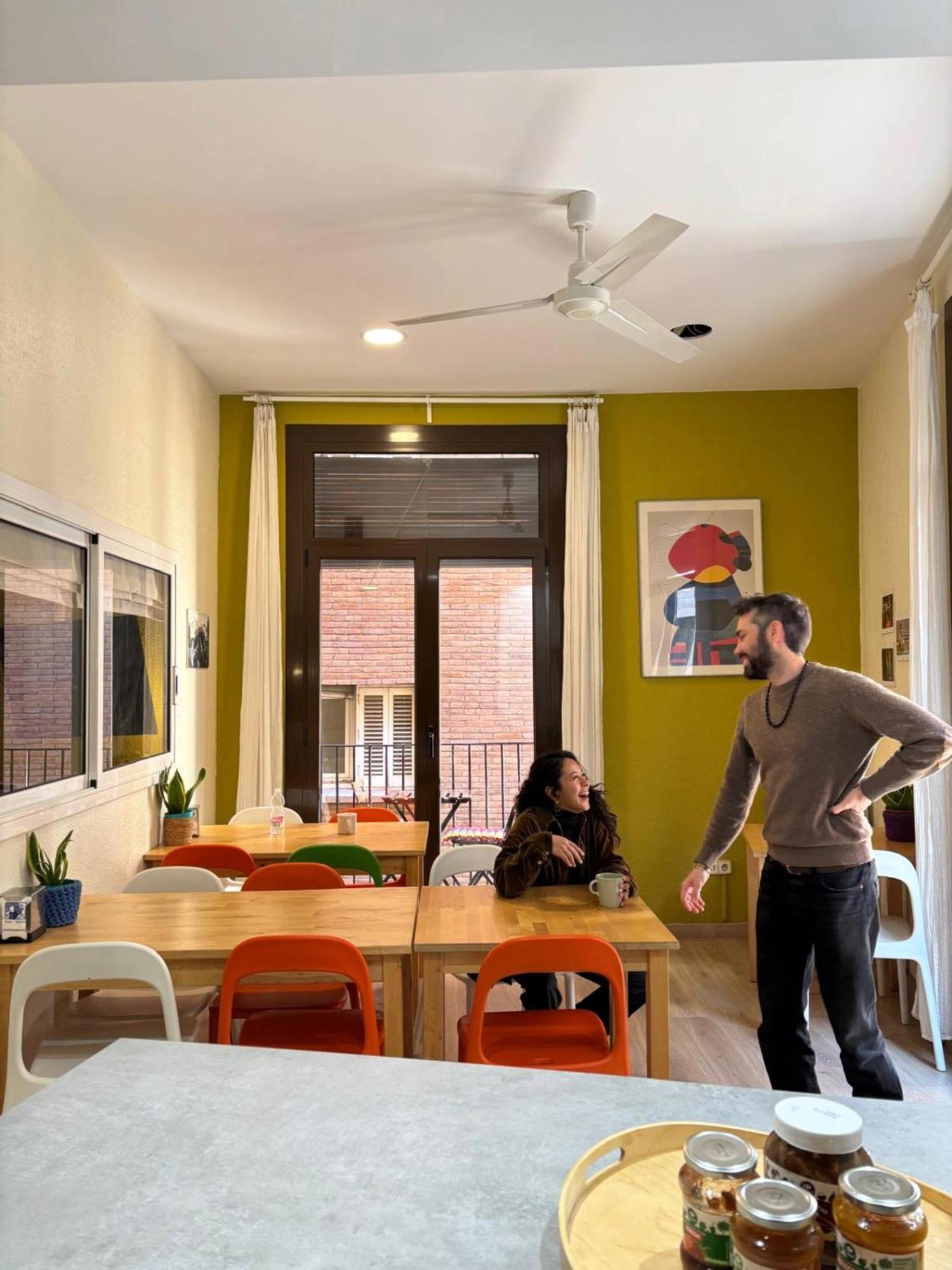 Itaca Hostel Барселона Екстериор снимка