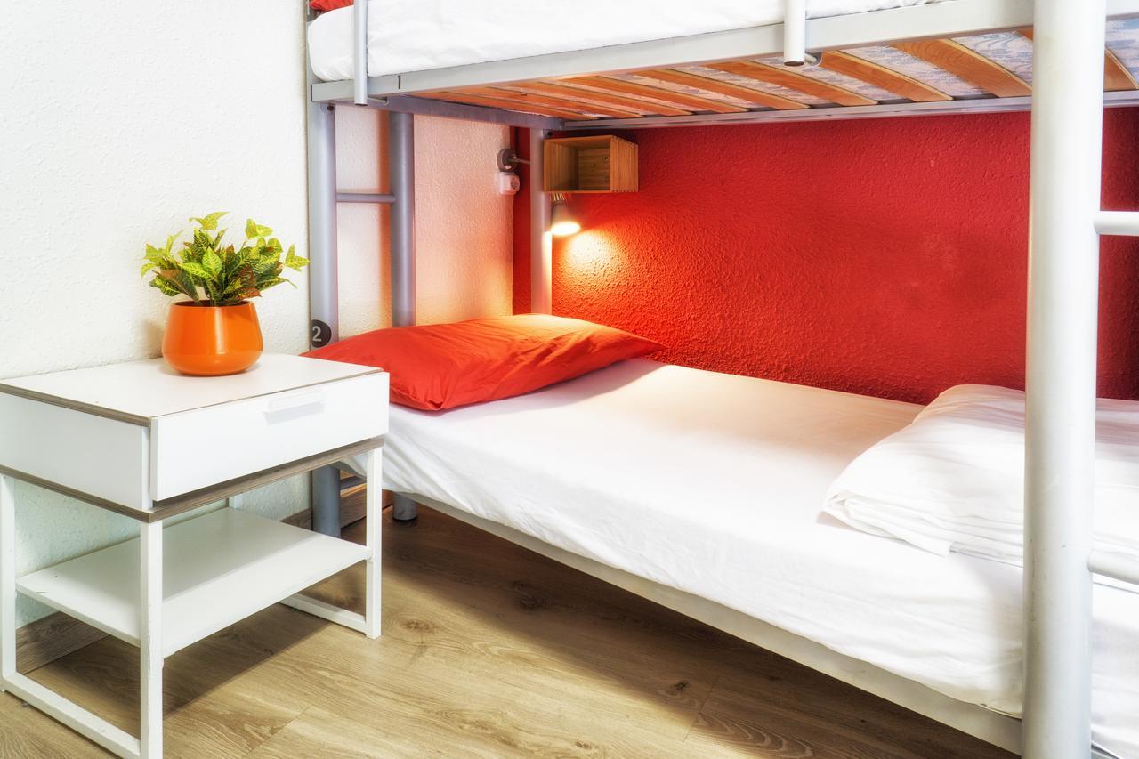 Itaca Hostel Барселона Екстериор снимка