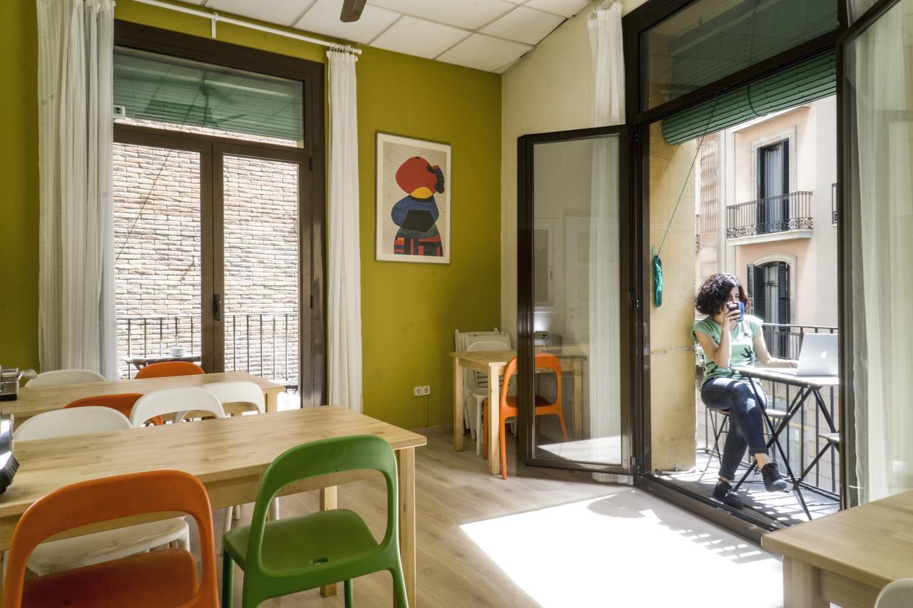 Itaca Hostel Барселона Екстериор снимка