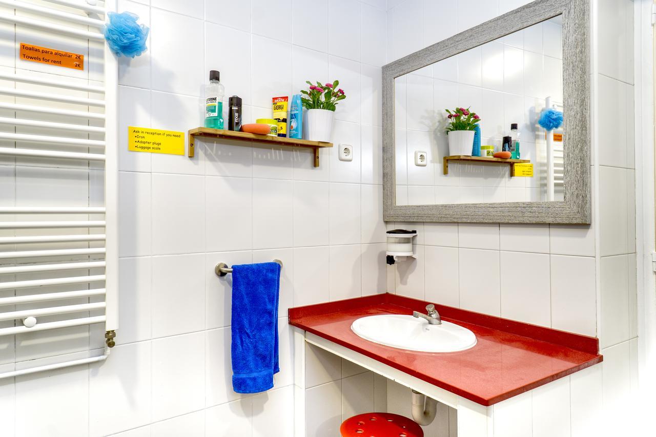 Itaca Hostel Барселона Екстериор снимка