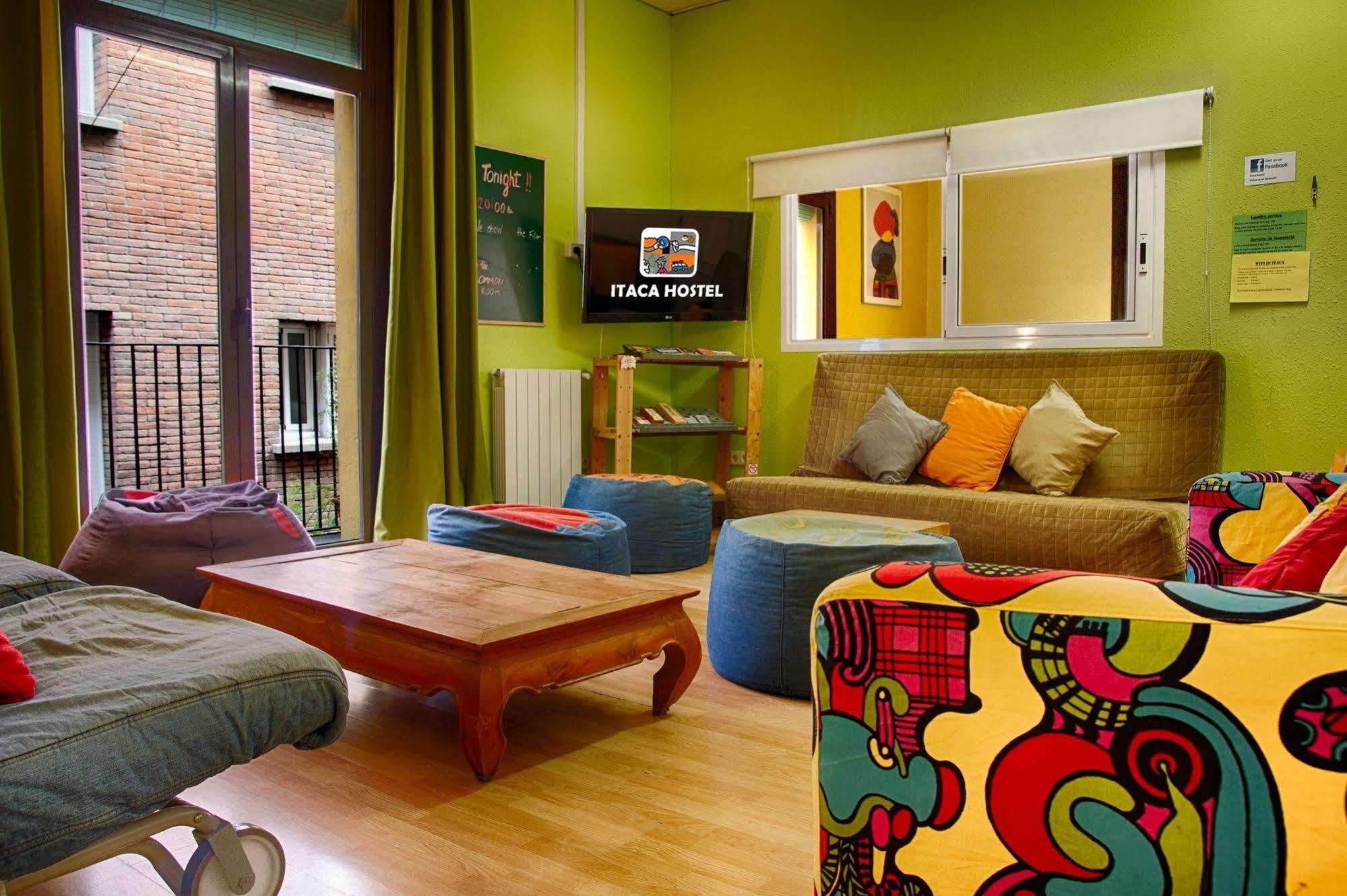 Itaca Hostel Барселона Екстериор снимка