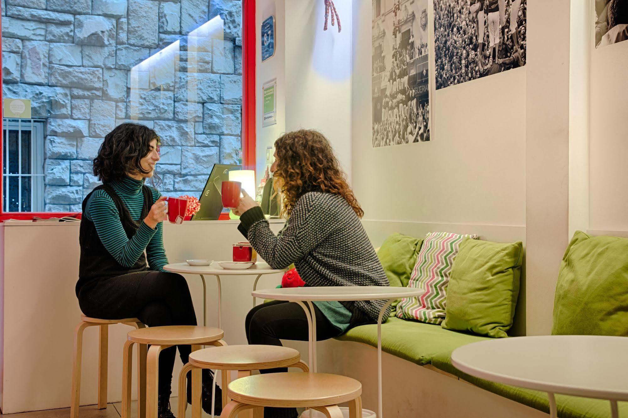 Itaca Hostel Барселона Екстериор снимка