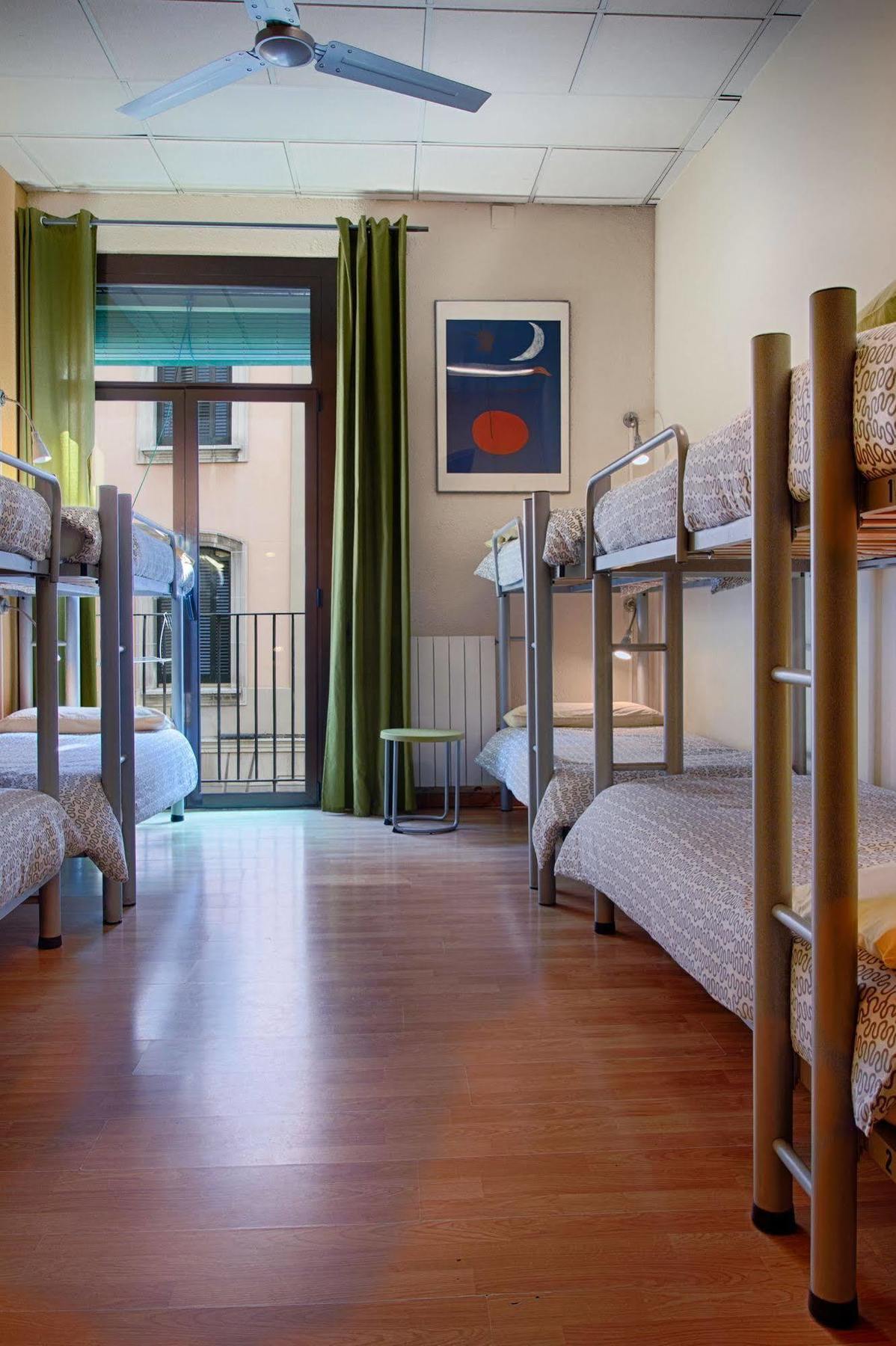 Itaca Hostel Барселона Екстериор снимка