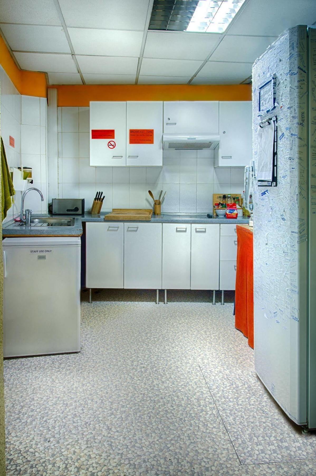 Itaca Hostel Барселона Екстериор снимка