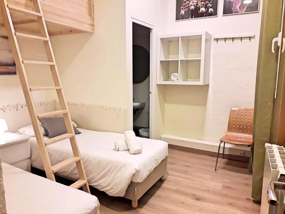 Itaca Hostel Барселона Екстериор снимка